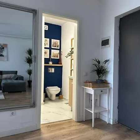 As Apartment *
